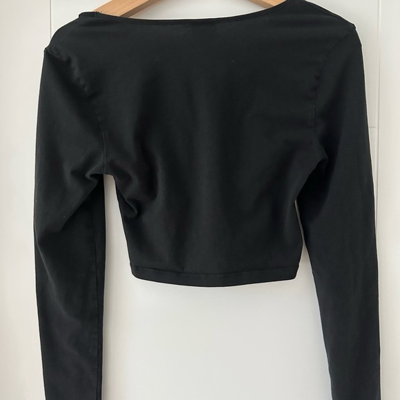 PINK Victoria's Secret Black Long Sleeve cropped top - Picture 3 of 4